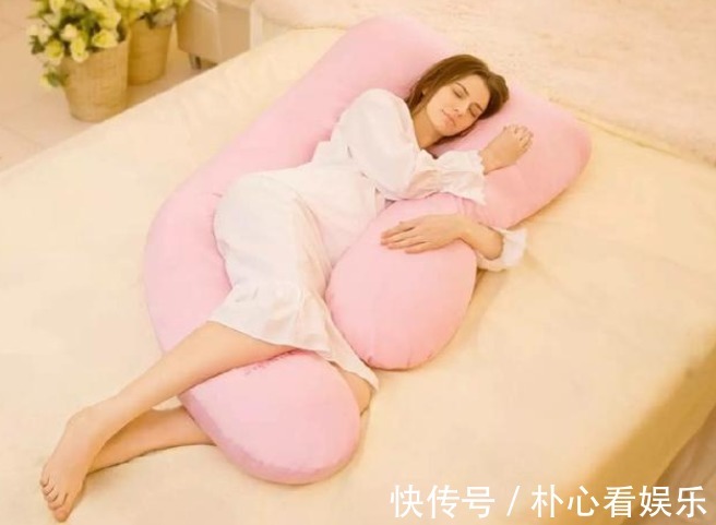 胎儿|孕期坚持左侧卧睡觉,生下宝宝却脚部畸形,孕妈该如何正确左卧