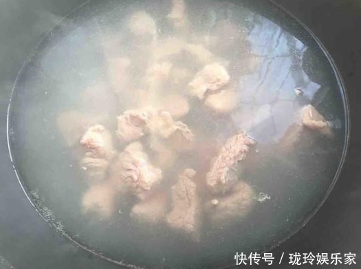 浸泡|炖牛肉时,这“两味料”千万不能放!否则连肉带汤尽毁!太腥了