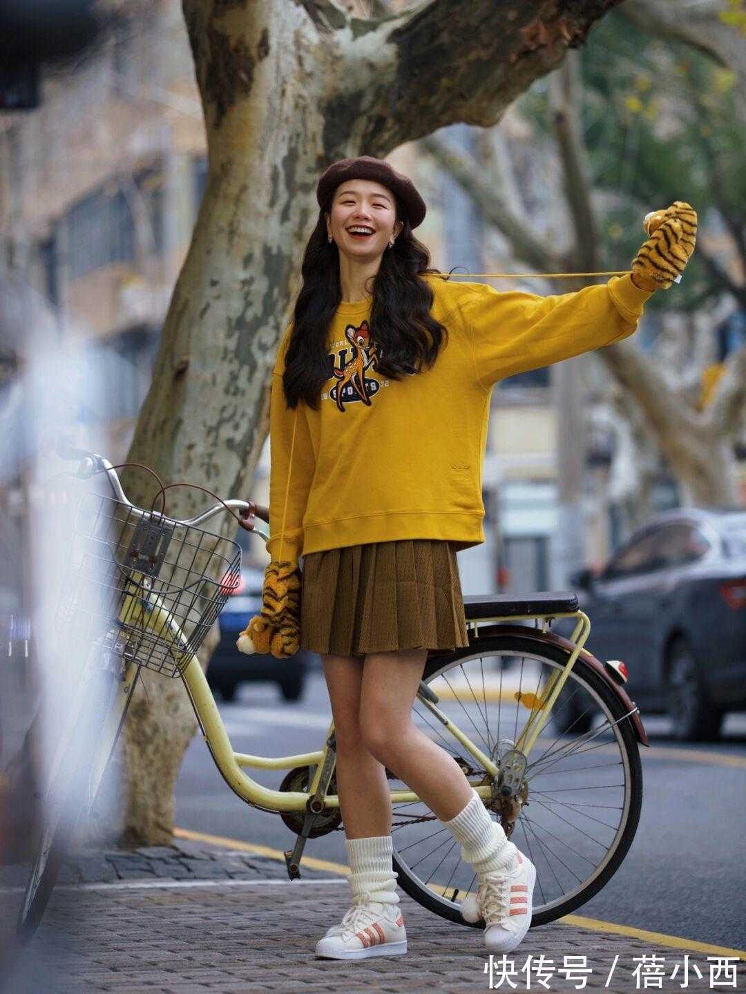 乐福鞋 今年春季火了这3条半身裙,配毛衣和西装都很合适,好看还实用