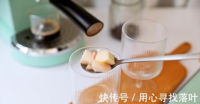 水蜜桃|甜甜的蜜桃搭配冰咖啡，美味可口，颜值高制作还简单！