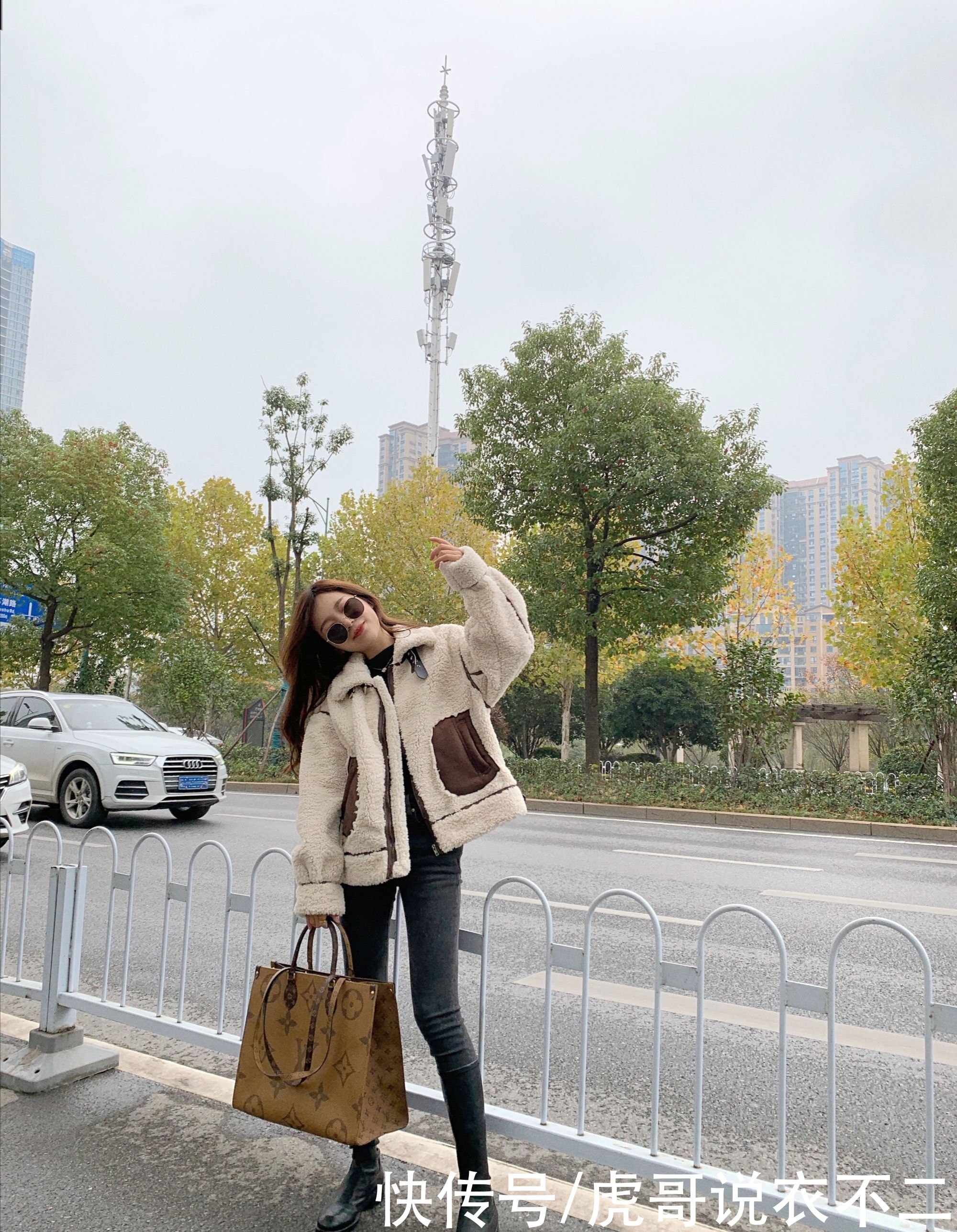 冬季不要只会穿羽绒服，这两种单品更值得拥有，风度与温度并存