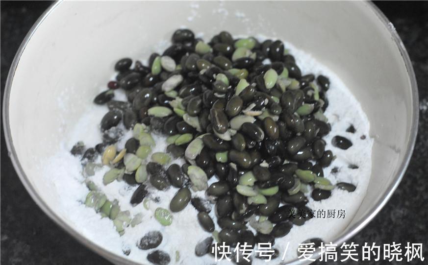 黑豆糕|夏天湿气重,补药一堆,不如吃它一块,清爽粉糯,凉吃更带劲!