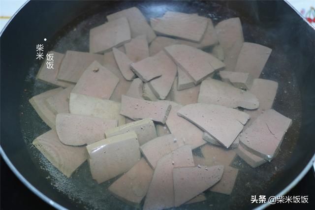 吃法|羊血和它是绝配，大火炒一炒，软嫩鲜香，比煮羊肉汤还美味