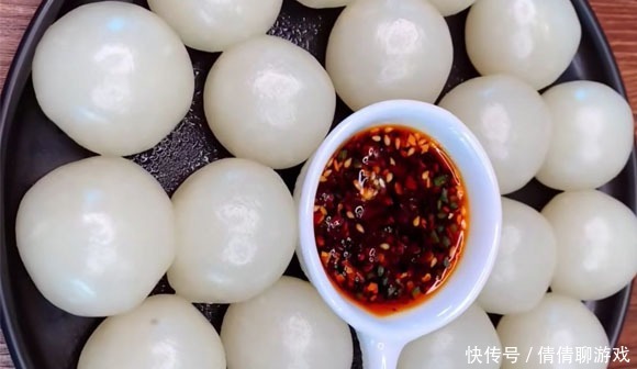 年后我家常做这个吃,不煎不炒,上锅一蒸,配蘸料吃,香