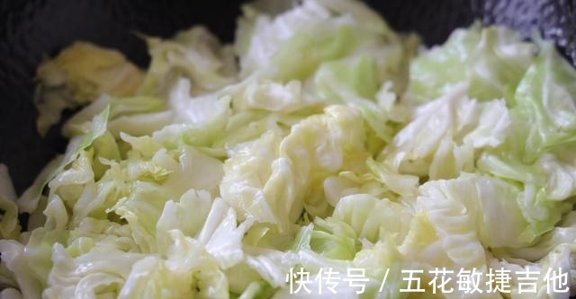 脆爽|包菜这样做,真的太下饭了,简直吃上瘾了,脆爽可口,做法也简单!
