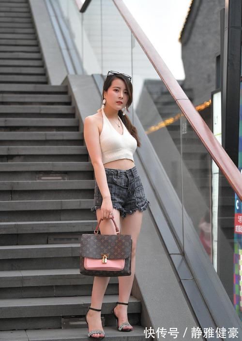 超短裙 打扮得漂亮,才能让镜头里的自己更美