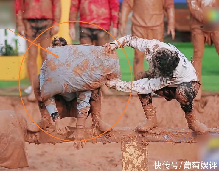 枕头|跑男玩泥潭枕头大战，宋雨琦直接砸baby的脸，蔡徐坤都看不下去了