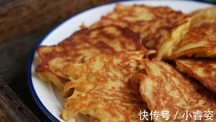 早餐|苹果加2个鸡蛋，8分钟做成早餐，又香又软，出锅馋到流口水，真香