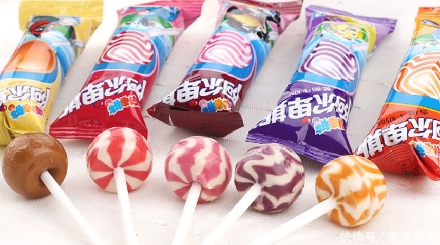 吃零食|那年课堂上偷吃零食,棒棒糖剪断含在嘴里,最后一种胆大才能吃!