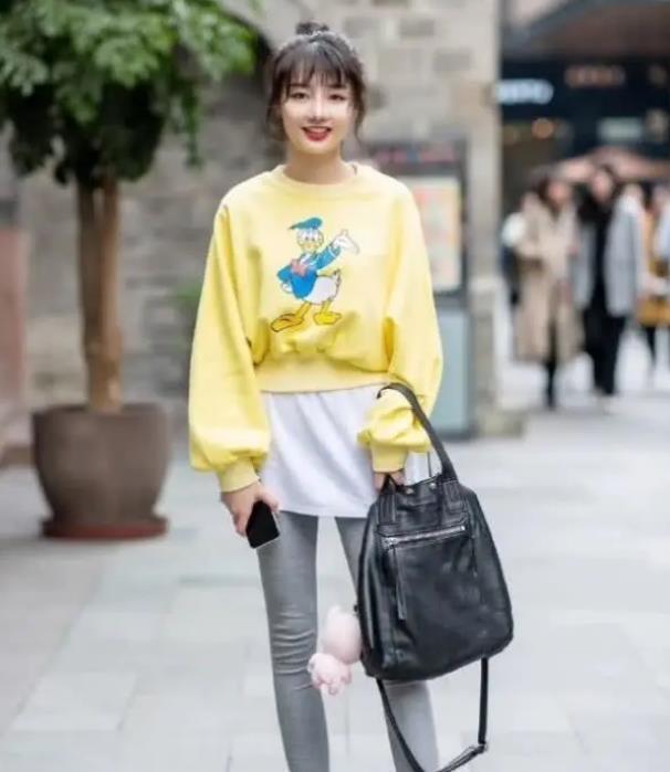 搭配|美女高颜值的时尚搭配,精致的妆容,让人更加难忘