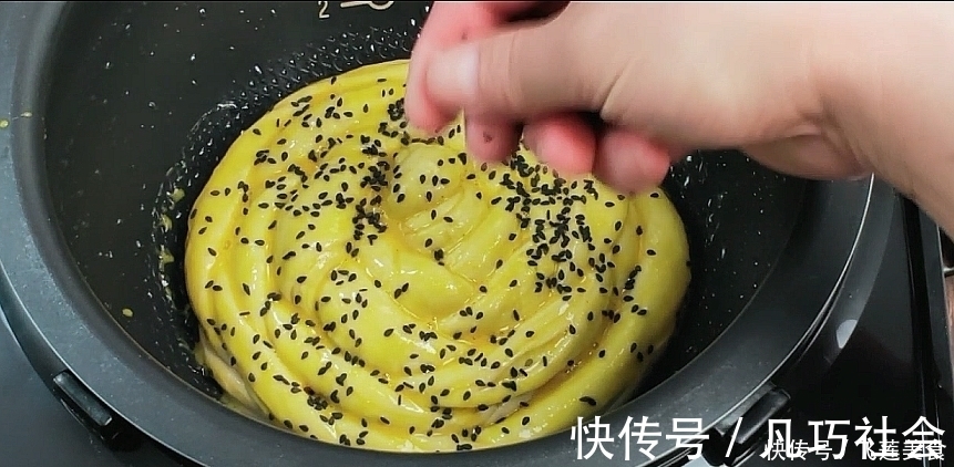 电饭锅不要只煮米饭了，教你用“电饭锅蒸馒头”，吃一次就上瘾