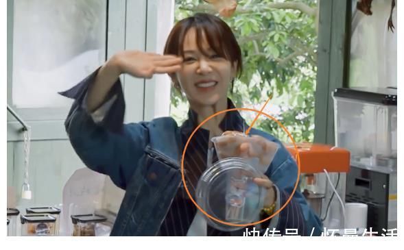 杨紫为吃烤肠打“欠条”,本以为她只带走一根,结果有点笑人