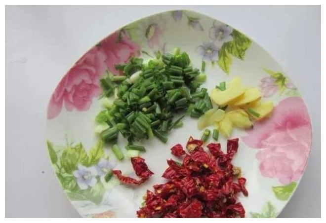 当“鱼块”遇上“酱汁”,鲜味可口特下饭,刚一上桌就抢没了