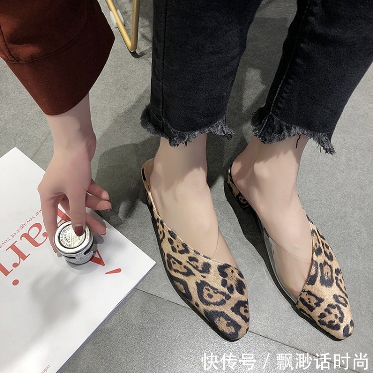 高跟鞋不吃香了,这款“奶奶鞋”又火了,上脚百搭又时髦!