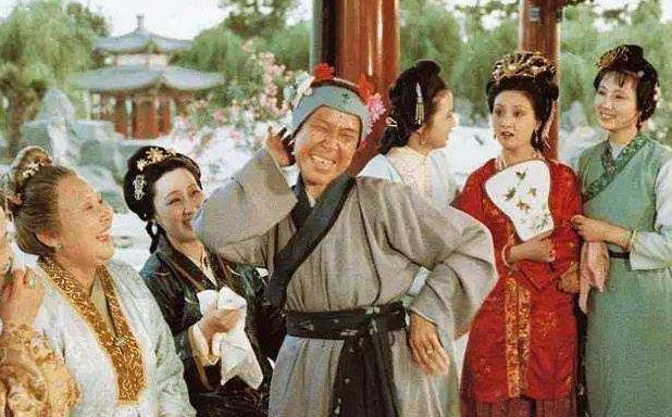 平儿!红楼:平儿和金鸳鸯对刘姥姥不同的态度,预示了她们的结局