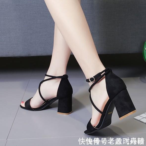 潮流 夏季时尚潮流凉鞋,修饰出女人的完美脚形