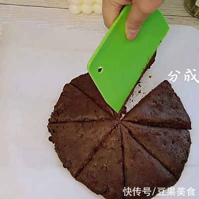 这道超浓郁的巧克力司康，一上桌就被哄抢一空