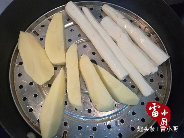 这饼又香又糯，在锅边就吃掉3个，比南瓜饼好吃太多！