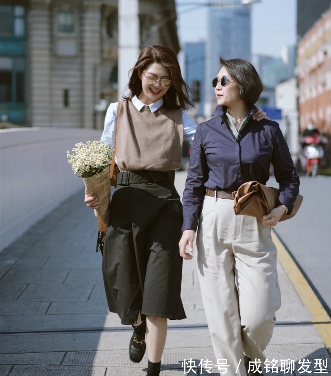 中年|会穿衣的中年女人,用“衬衫+阔腿裤”穿出时尚感,显瘦又有气质