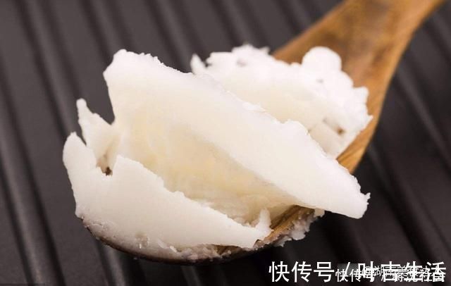 乳白色|熬猪油时，要不要放盐老厨师牢记4个窍门，久放不坏无异味