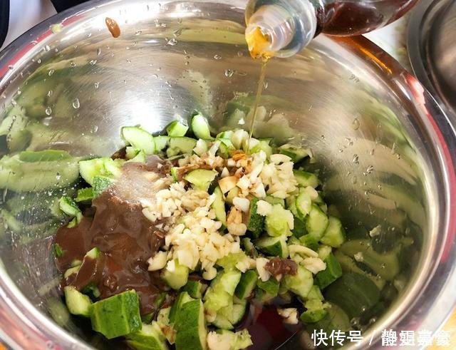 凉拌黄瓜不入味凉菜师千万别直接拌,多加这一步,脆爽又入味