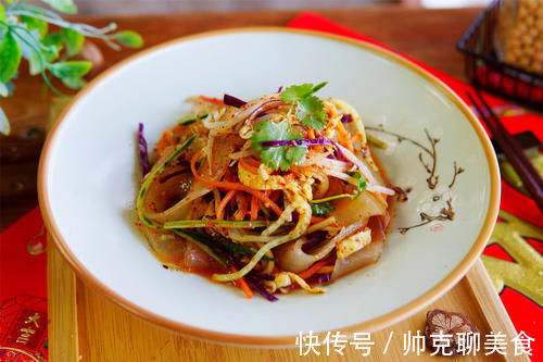 拉皮|年夜饭加盘“五福临门”,清爽的凉拌菜更受欢迎,寓意福气满满
