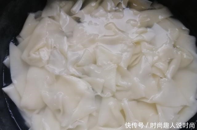 喜欢|冬天就喜欢这早餐,不和面不揉面,五分钟出锅,每次都得吃2碗