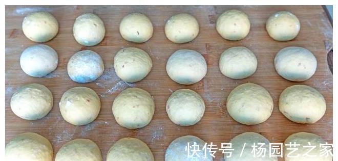 苹果粒|苹果里加2个鸡蛋,不用烤箱不油炸,香甜爽口,出锅比吃肉还过瘾