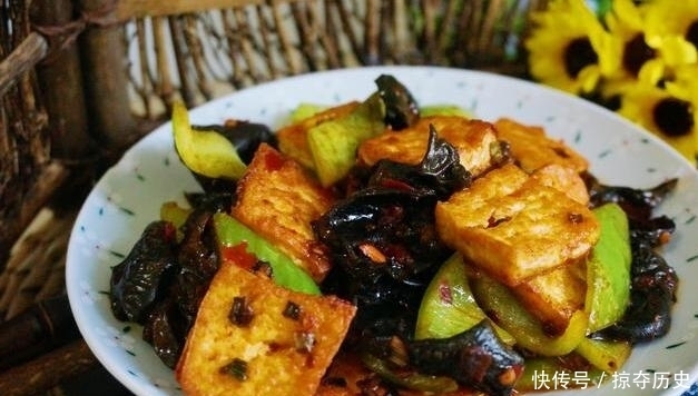 十足|豆腐这样做比肉还好吃,鲜辣十足,最适合在夏天当下饭菜