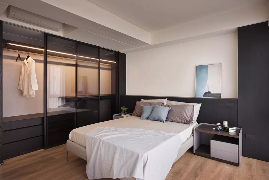 利用率|还在买衣柜现在流行“挖墙”装衣橱!