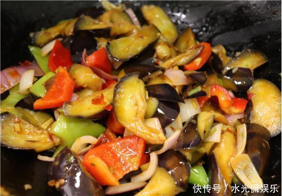 红烧茄子|现在才知道,炒茄子不能先放油,学会一招,茄子不吸油不发黑