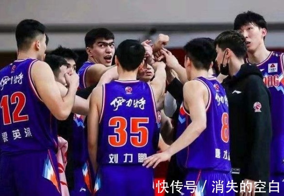 季后赛|新疆男篮正式出发 冲刺季后赛