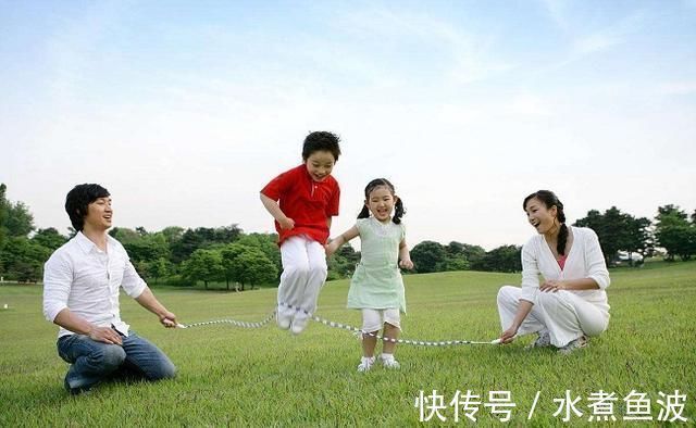 安全意识|2岁女娃被开水烫伤腿,爸爸的机智举动救了娃,医生赞:做得很专业