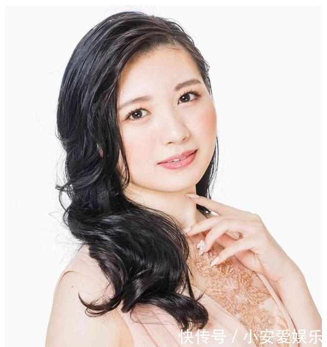 大学生|2022日本国际小姐出炉,22岁美女翻译夺冠