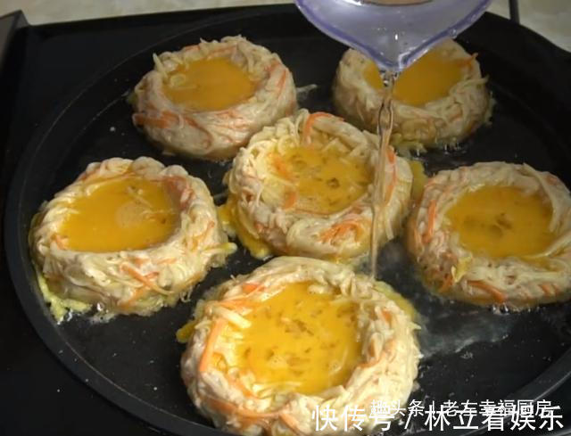 健康|5个土豆3个鸡蛋，教你做创意土豆饼，当菜又当饭，少油健康又营养