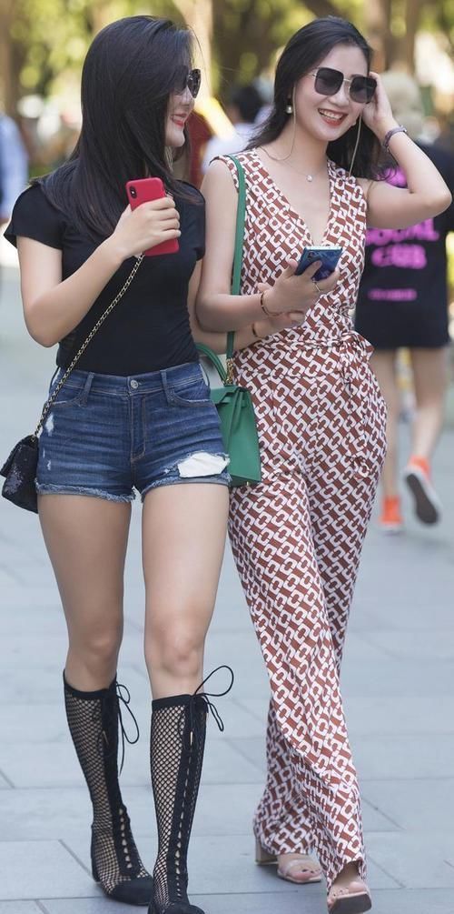 妹妹|潮范儿美搭撩人十足的双胞胎姐妹花,分得清谁是姐姐妹妹吗