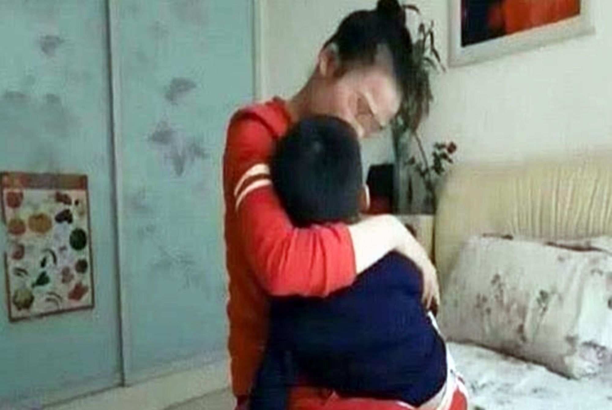 宝妈|12岁男孩一天3次母乳,舍不得退出孩子生活的父母,对孩子是伤害