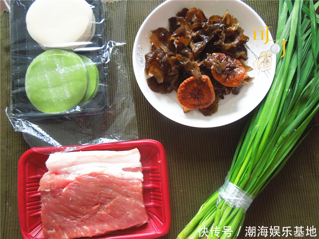 包饺子|出门前给老公准备的三鲜馅饺子,煮着吃煎着吃都可以,太方便