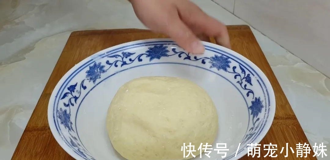 面粉又出新吃法，揉一揉锅里一扔，松软又香甜，比麻团面包都好吃