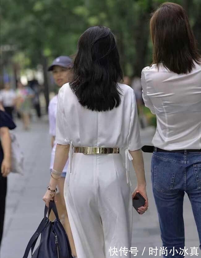 女孩子们 好看的衣服强势归来,总会给人带来一种很闷热的感觉?