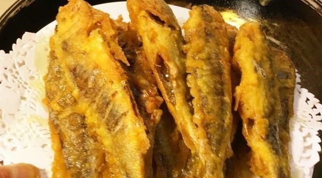 炸小黄花鱼想要金黄酥脆,试试老阿姨的这种做法,简单实用