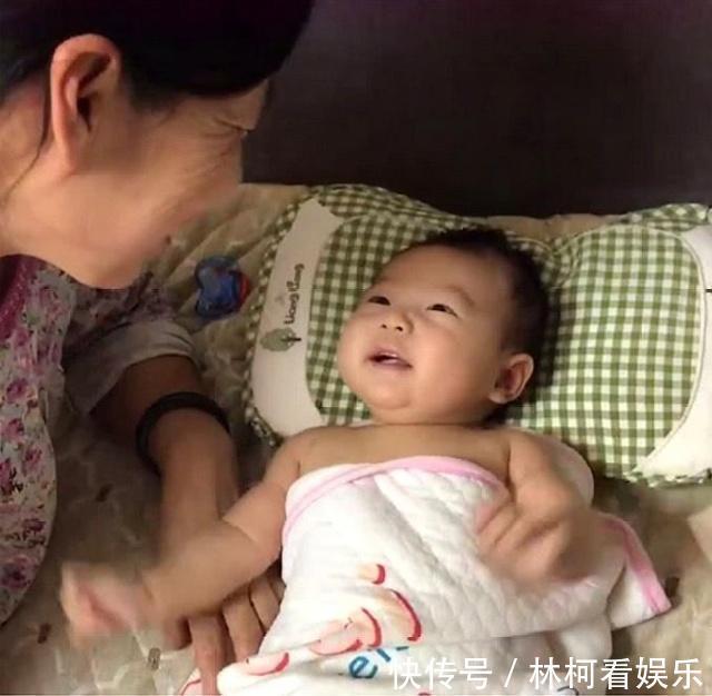 外婆|五个月大的宝宝和外婆聊天,接下来的画面,网友真可爱