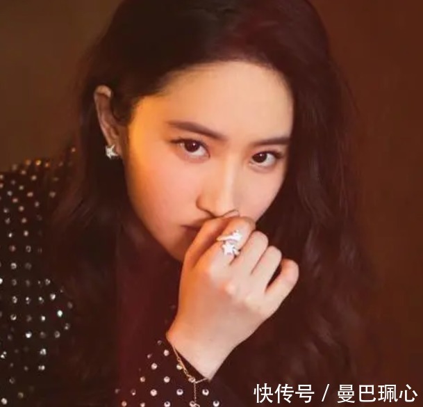 漂亮|40岁女人别再剪齐刘海了,今年很火的3种发型,谁剪谁漂亮