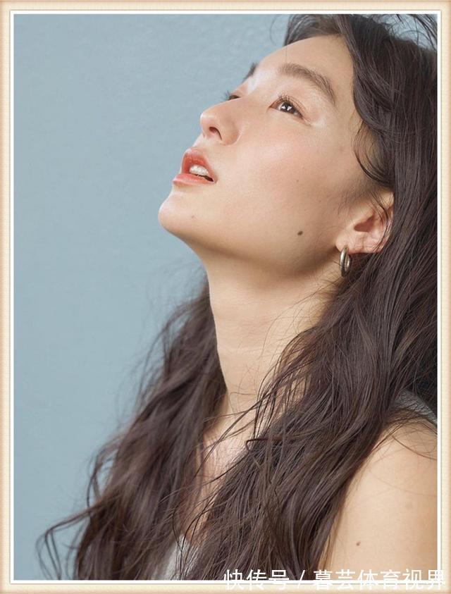 脸大|你适合披头发还是扎头发,主要取决于这3个特点,脸大更要注意