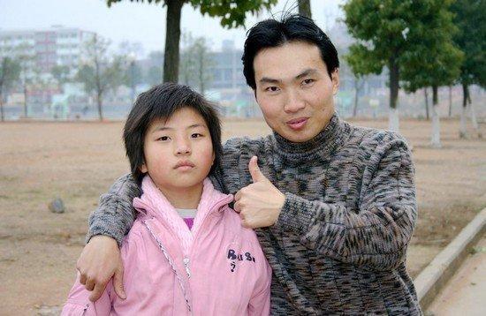 感动中国$带妹妹上大学,边读书边挣钱给父亲治病的洪战辉,如今过得怎样