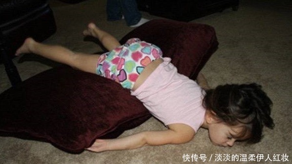 宝宝|搞笑宝宝睡姿宝宝会武功,睡觉也要练,这姿势也是醉了