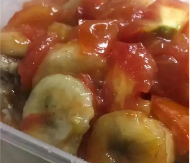 盘点大学食堂的“黑暗料理”,橙子蒸蛋都是小意思,这个才最过分