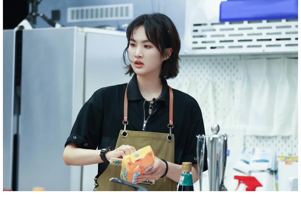 千金小姐|比起宁静,黄晓明更“怕”姚安娜,公主还“抢”了丁真的团宠地位