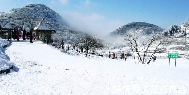 景色|瀑布“冻成”网红，许多人冒着严寒欣赏，形成了奇妙的冰雪奇观