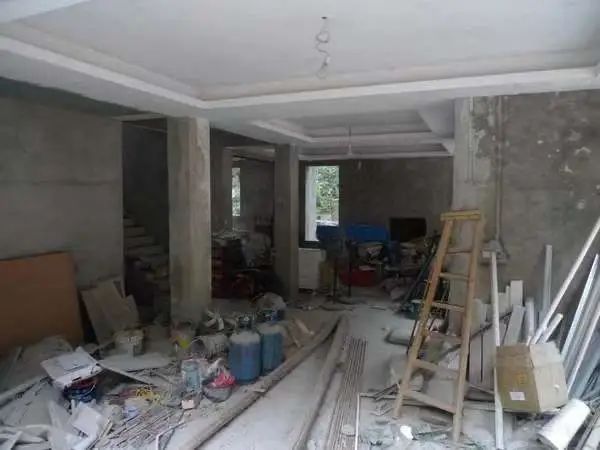 紫云山庄|2万多人围观！一套380万起拍的别墅，竟是断壁残垣？